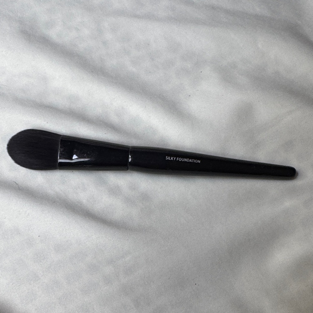 IT Cosmetics Black Silky Foundation Brush